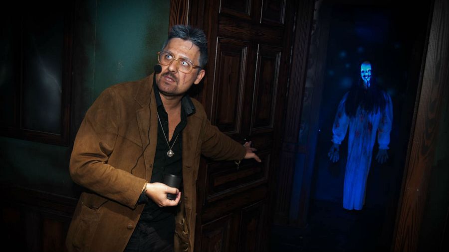 Javier Arriero, actor y 'parapsicólogo' en el pasaje Insidious del Parque de Atracciones de Madrid