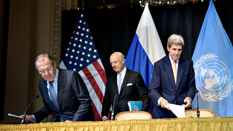 Serguei Lavrov y John Kerry, justo antes de la rueda de prensa conjunta que han ofrecido en Viena sobre Siria