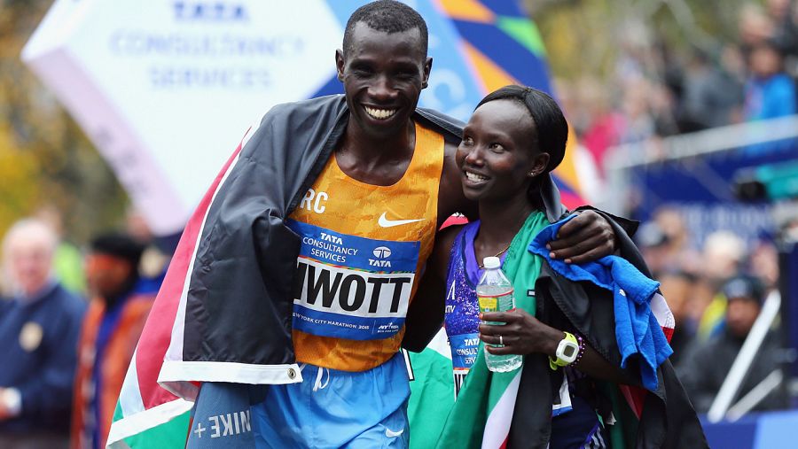 Los ganadores de la maratón de Nueva York, Stanley Biwott y Mary Keitany