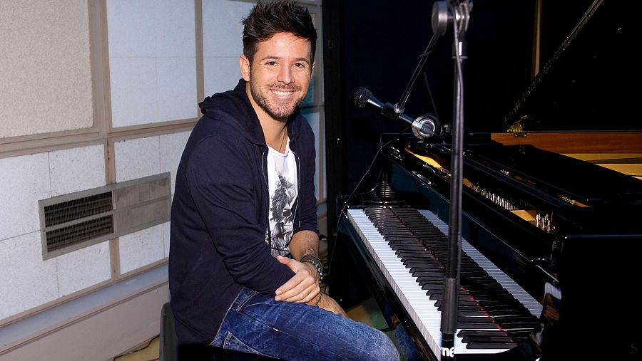 Pablo López y su inseparable piano