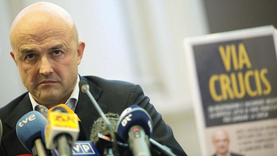 El periodista italiano Gianluigi Nuzzi presenta su libro 