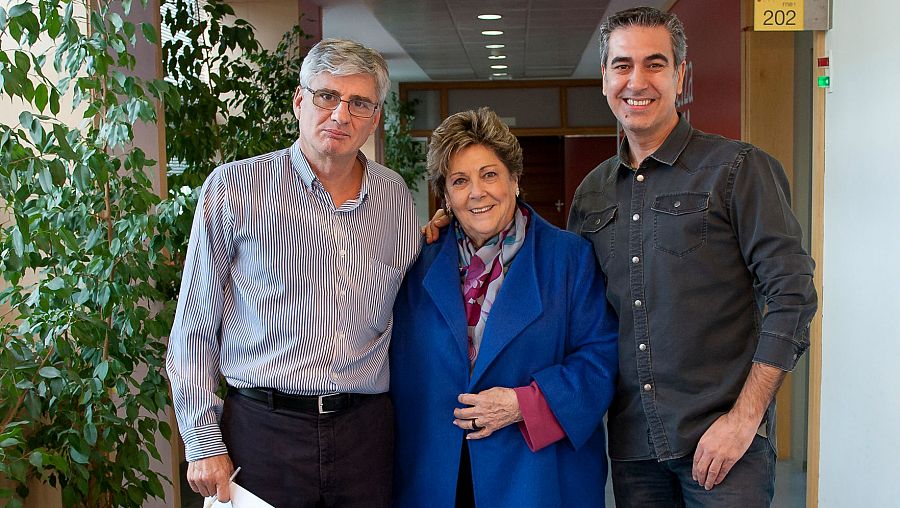 Fran Sevilla, Paloma Gómez Borrero y Arturo Martín, en los estudios de Rne