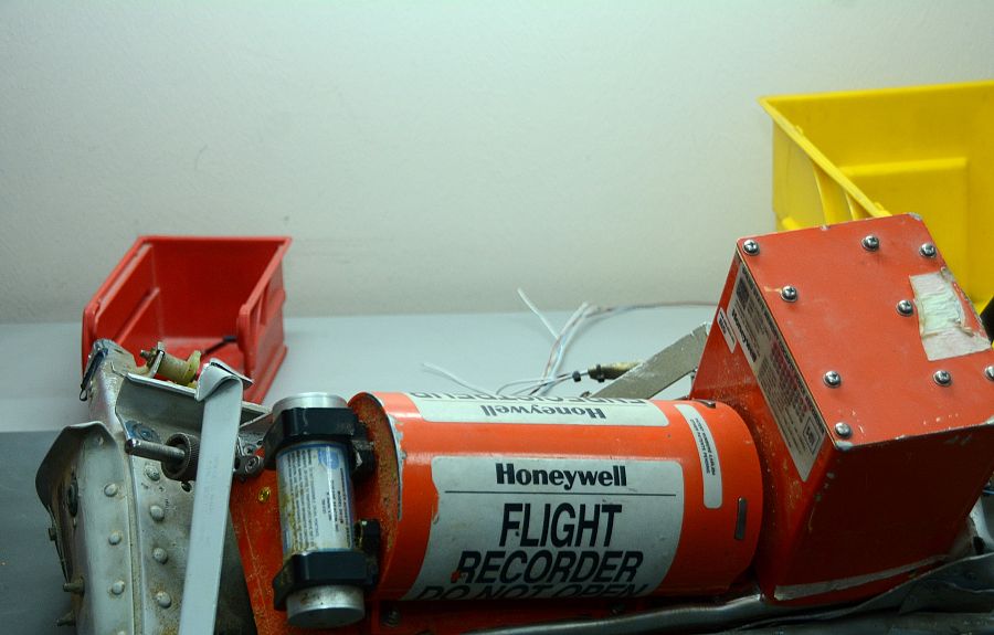 Imagen de una de las cajas negras del avión ruso estrellado en Egipto