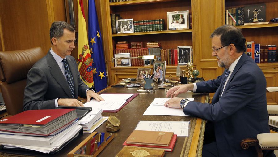 El presidente del Gobierno informa al rey sobre las medidas del Gobierno ante la reesolución independentista