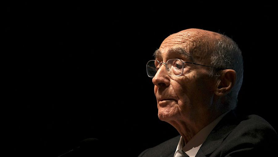El escritor portugués José Saramago