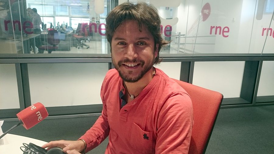 Manuel Carrasco antes de comenzar la entrevista en 'Las mañanas de RNE'