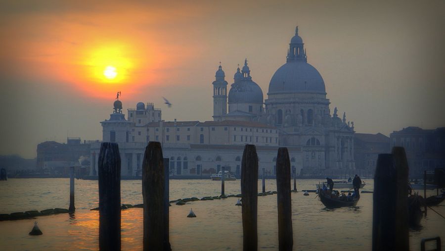 Con Venecia como inmejorable telón de fondo, descubrimos que Vivaldi no fue solo un excelente músico, sino también un empresario teatral que revolucionó el espectáculo operístico