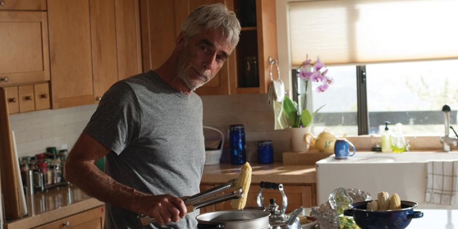 Sam Elliott interpreta a un hombre muy importante en el pasado de la protagonista