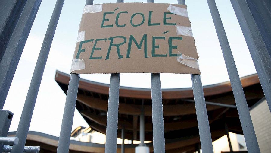 Escuela cerrada en Bruselas, a causa del estado de máxima alerta antiterrorista en la capital de Bélgica, el 23 de noviembre de 2015. REUTERS/Francois Lenoir