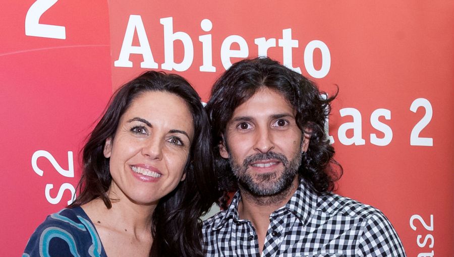 Paloma Arranz, directora de 'Abierto hasta las 2', con el invitado de nuestra última madrugada