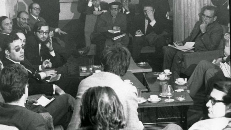 Abogados del Proceso de Burgos durante un receso