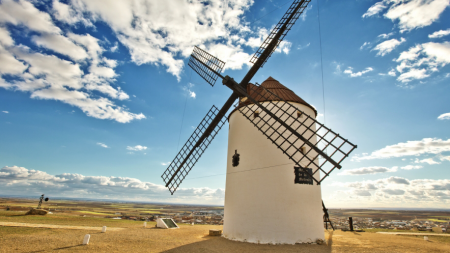 Molino de viento situado en Mota del Cuervo (Cuenca)