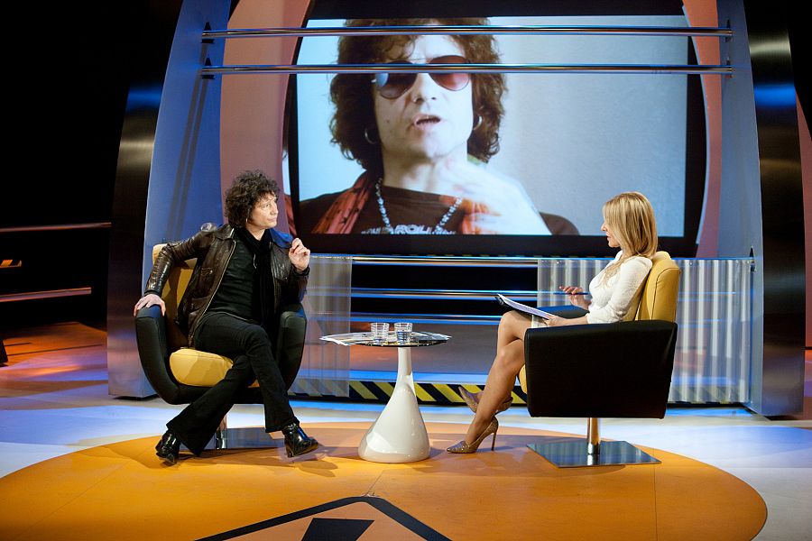 La evolución artística y personal de Búnbury protagoniza la conversación con Cayetana Guillén