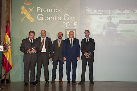 José Ramón Díez y el equipo de 'Fronteras' han recogido el Premio Guardia Civil