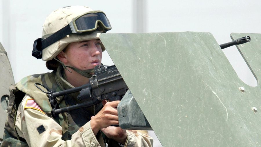 Una mujer del ejército de EE.UU. en la ciudad iraquí de Mosul