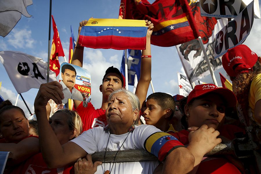 Simpatizantes chavistas en el mitin con el que la coalición cerró su campaña en Caracas