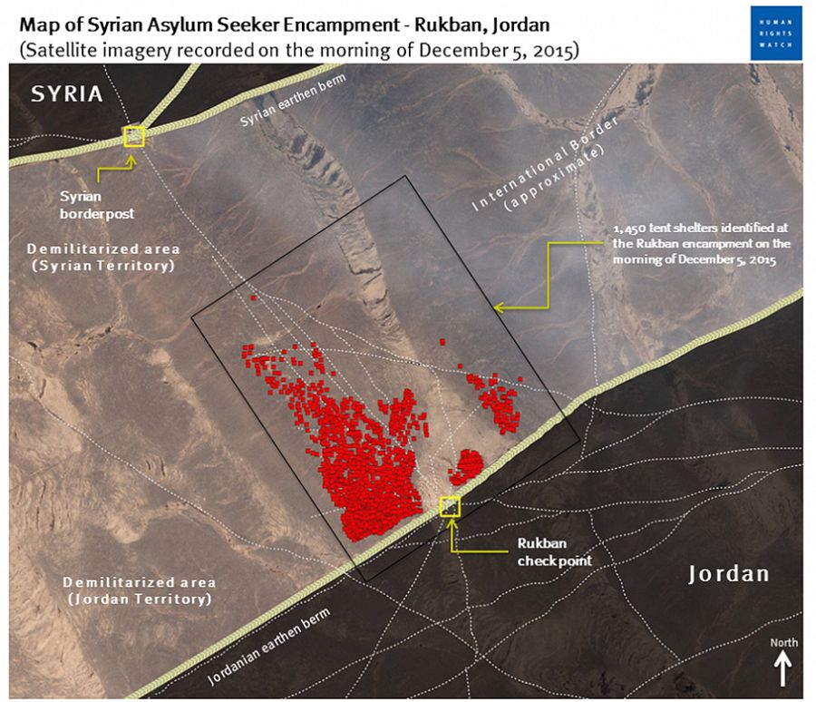 Mapa elaborado por Human Rights Watch sobre imagen por satélite en la que se marca la ubicación del campamento de refugiados sirios junto al paso fronterizo jordano de Rukban (el 5 de diciembre)