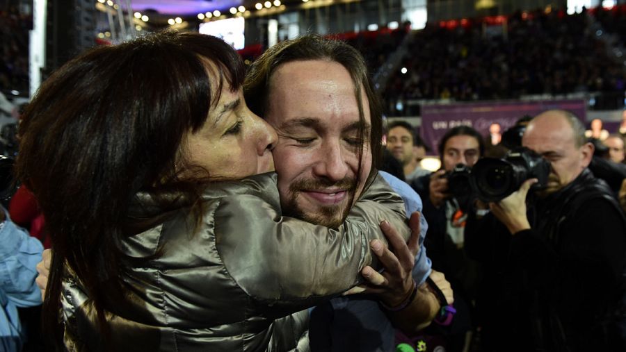 Los simpatizantes de Podemos se han volcado con el líder en la Caja Mágica.