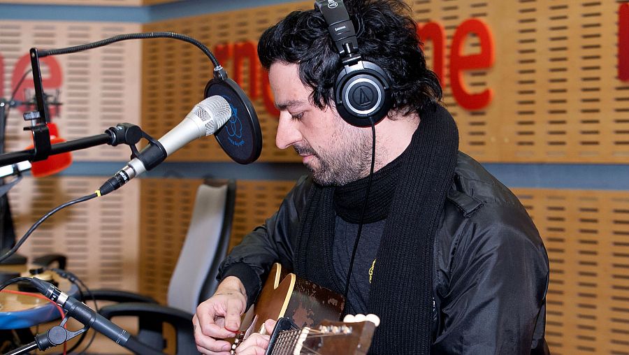 Segura, durante una de sus actuaciones en acústico