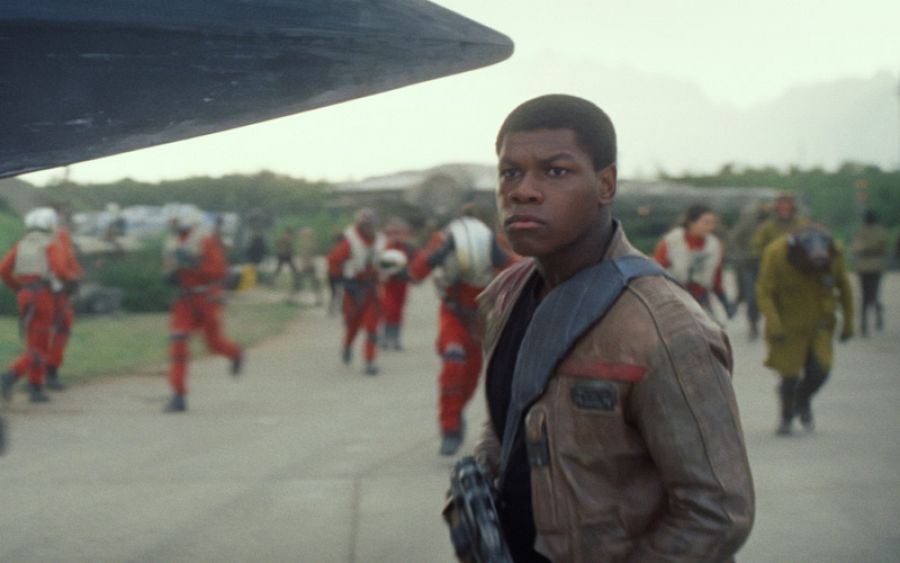 John Boyega es Finn, un soldado imperial renegado