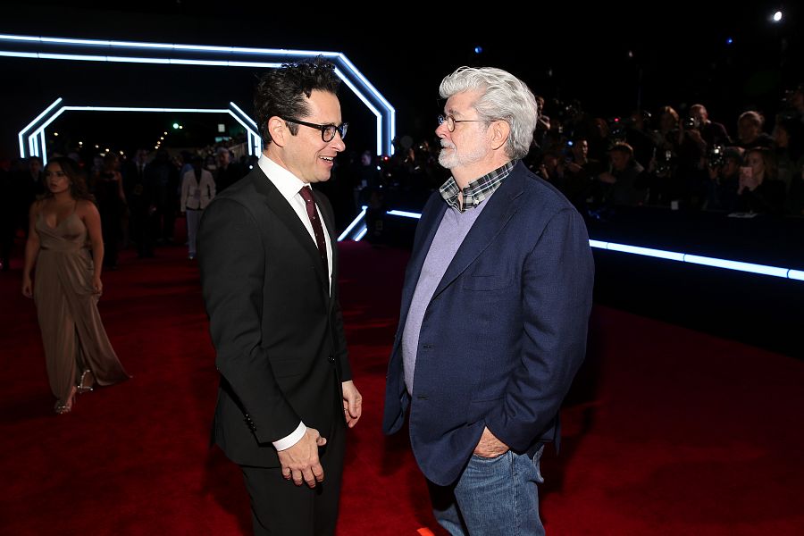 J.J. Abrams junto a George Lucas en la premiere de 'Star Wars: El despertar de la fuerza' en Los Ángeles.