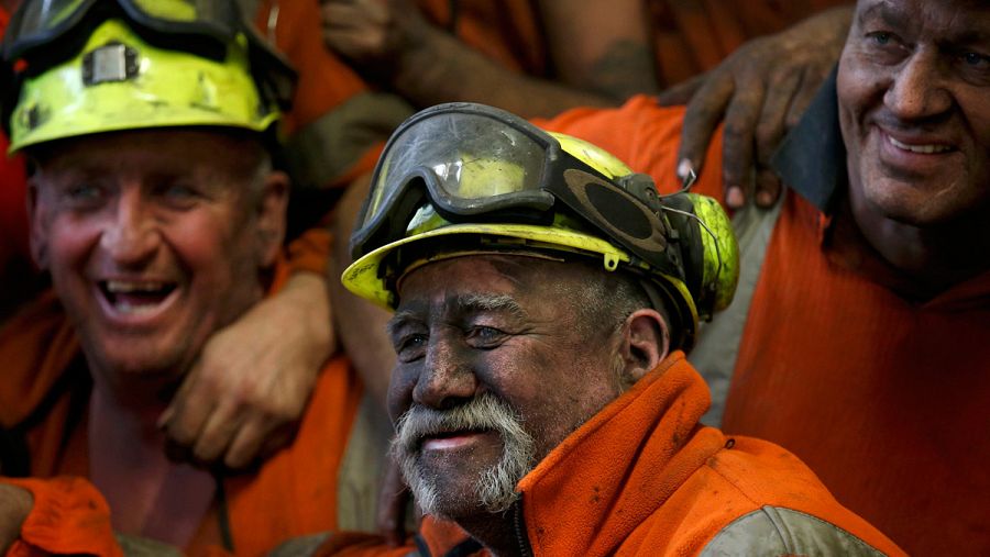 Los mineros posando al final de su turno