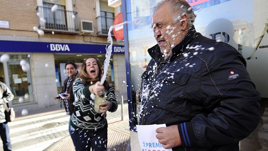 Celebración en Mora (Toledo) donde ha caido el segundo premio.