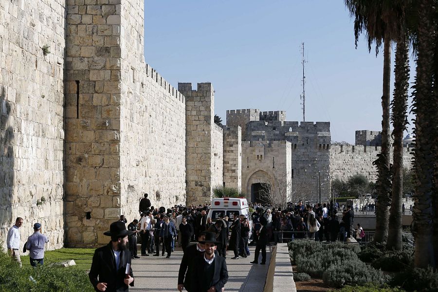 La puerta de Jafa, que da acceso a la ciudad vieja de Jerusalén, poco después del ataque