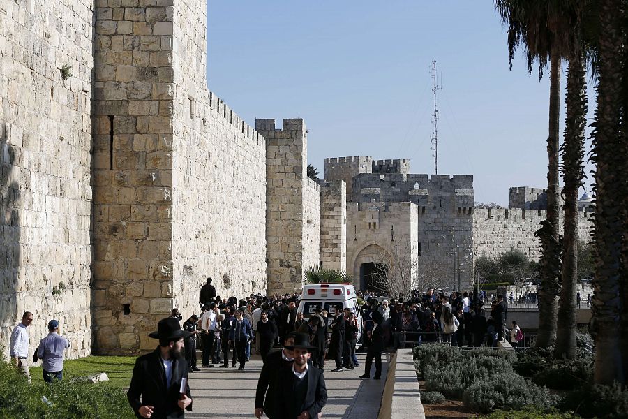 La puerta de Jafa, que da acceso a la ciudad vieja de Jerusalén, poco después del ataque