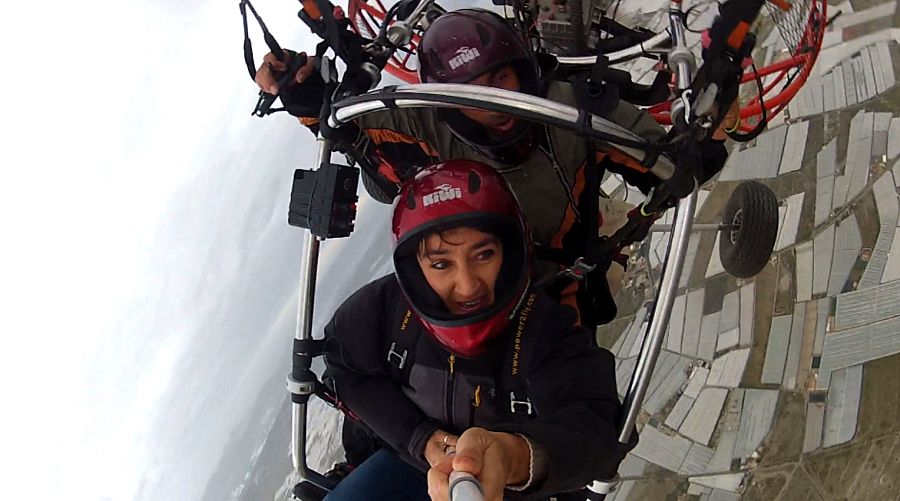 Sobrevolamos los invernaderos de Almería, el mar de plástico que se ve desde el espacio