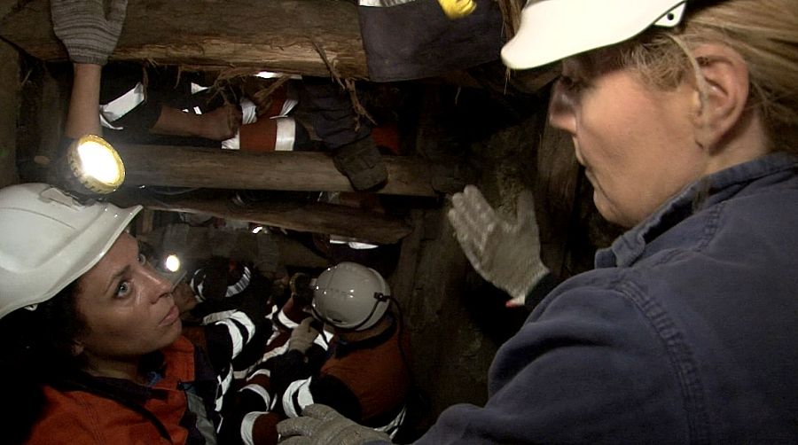 Acompañados de los mineros del Pozo Sotón, Comando actualidad pisó la cota más baja a la que ha llegado una cámara de televisión: 700 metros bajo tierra