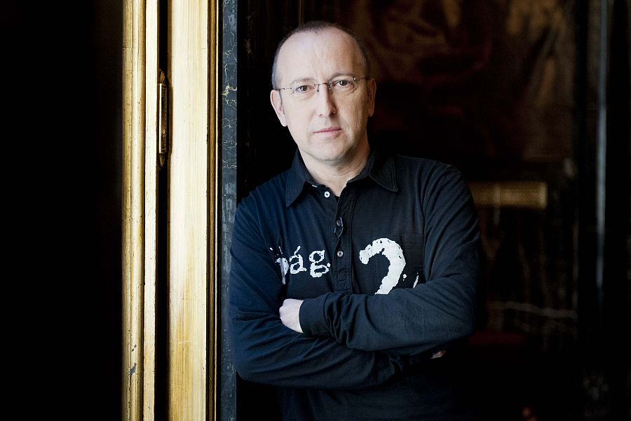 Óscar López, director y presentador de 'Página Dos'