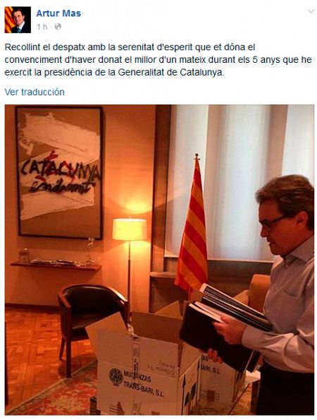 Artur Mas, recogiendo su despacho