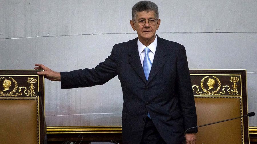 El presidente de la Asamblea Nacional de Venezuela Henry Ramos Allup en el hemiciclo. EFE/MIGUEL GUTIÉRREZ