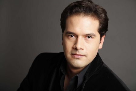 El director Robert Treviño