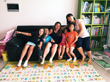 Junto a la familia coreana con la que dormirán en Suwon