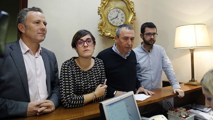 Los diputados de Compromís presentan su solicitud de grupo propio en el Congreso