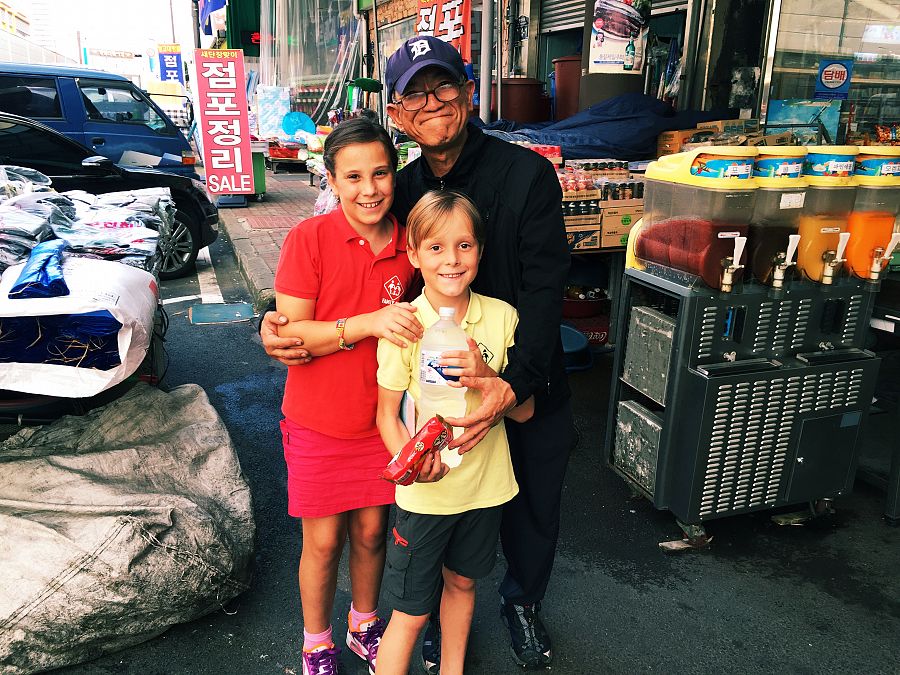 Candela y Mateo en Gwangju