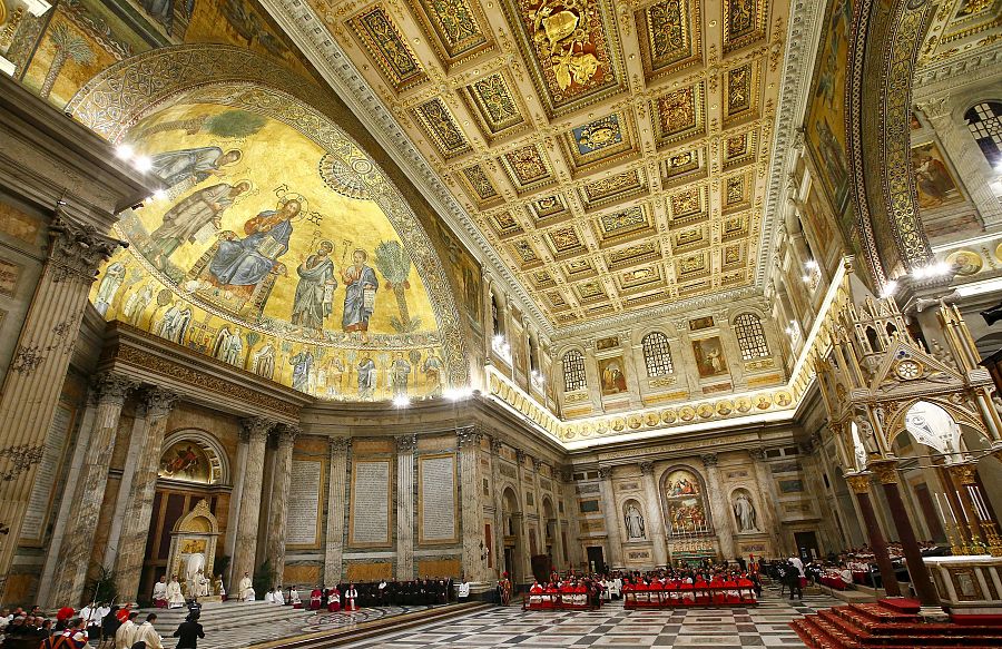 Celebración de las Vísperas en la basílica de San Pablo Extramuros, en Roma
