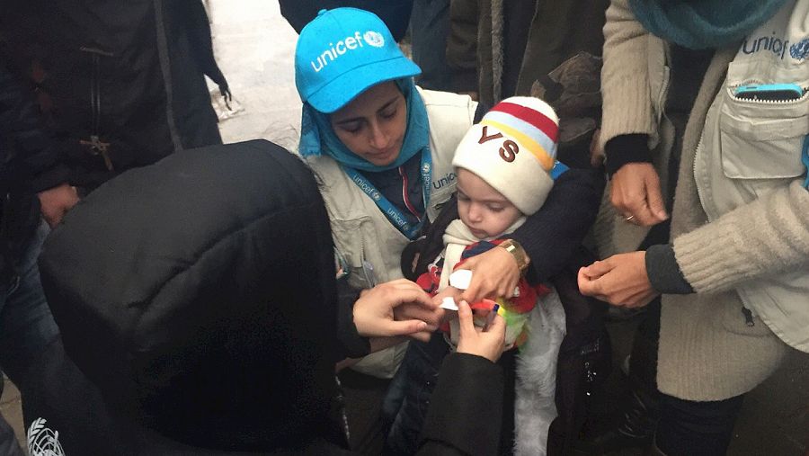 Fotografía facilitada por Unicef que muestra niños con problemas de nutrición en la ciudad siria de Madaya. AFP / UNICEF