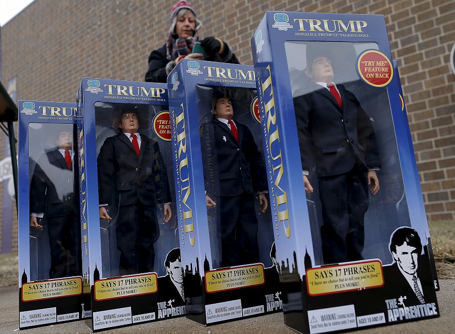 Figuras de juguete de Trump como presentador de 'El aprendiz'