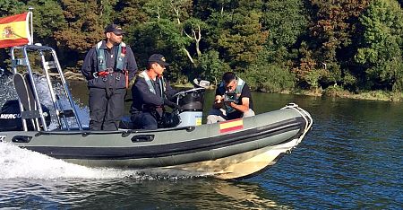 Patrulla de la Armada Española en el río Miño