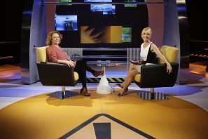 Cayetana Guillén Cuervo pregunta a la actriz Gloria Muñoz por su último estreno en el madrileño teatro La Abadía: ¿La respiración¿ de Alfredo Sanzol