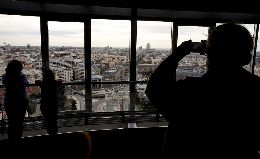 El Faro de Moncloa fue abierto con nuevos servicios turísticos en febrero de 2015.