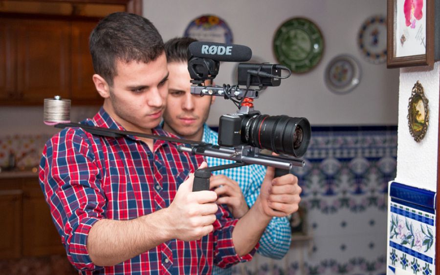 Los hermanos Carlos y Roberto Valle en un momento del rodaje