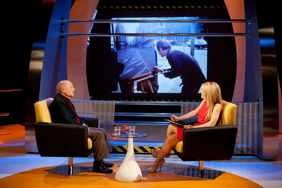 El pintor Antonio López visita esta semana el plató de Atención Obras