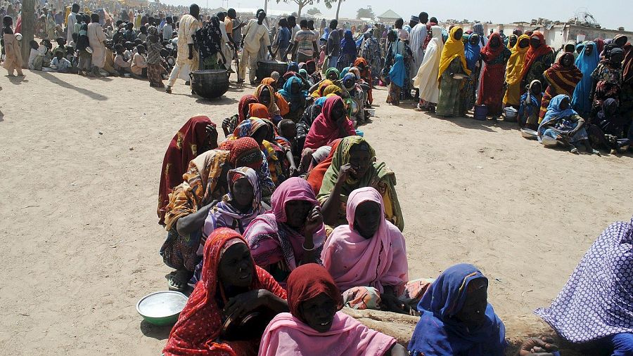 Foto de archivo (2 de febrero de 2016): mujeres y niños en el campo de personas desplazadas de Dikwa, en el estado de Borno, en Nigeria. AFP