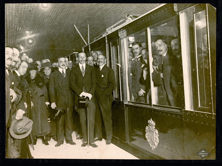 El rey Alfonso XIII durante la inauguración de la L1 de Metro