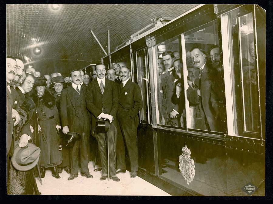  El rey Alfonso XIII durante la inauguración de la L1 de Metro