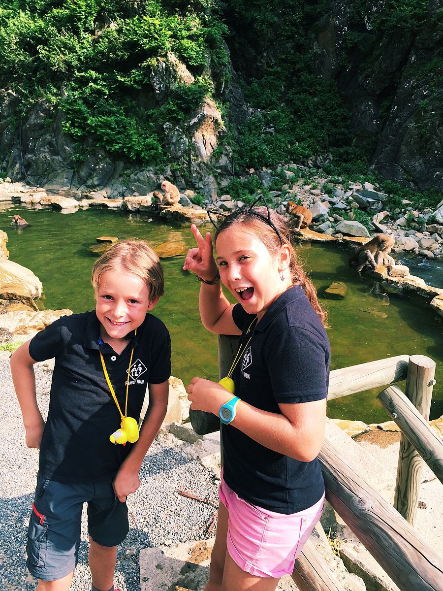 Candela y Mateo en Yudanaka